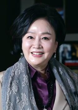 Kim Chang Sook (1949)