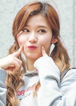 Minatozaki Sana (Twice) (1996)